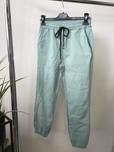 Kép betöltése a galériamegjelenítőbe: CATY gumis aljú nadrág 9620