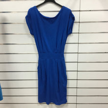 Kép betöltése a galériamegjelenítőbe: 6429 BASIC öves-zsebes pamut ruha