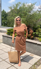 Kép betöltése a galériamegjelenítőbe: 6429 BASIC öves-zsebes pamut ruha