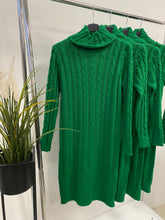 Kép betöltése a galériamegjelenítőbe: 21198 Fonott garbóruha