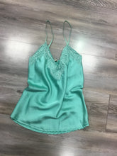 Kép betöltése a galériamegjelenítőbe: CSIPKÉS szatén top 3352