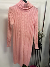 Kép betöltése a galériamegjelenítőbe: 21198 Fonott garbóruha