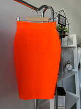 Kép betöltése a galériamegjelenítőbe: 9636 NATUR Alakformáló szoknya