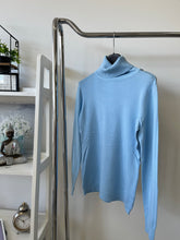 Kép betöltése a galériamegjelenítőbe: BASIC garbó pulóver / 9076