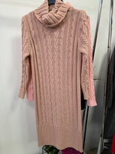 Kép betöltése a galériamegjelenítőbe: 21198 Fonott garbóruha