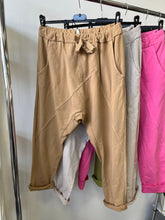 Kép betöltése a galériamegjelenítőbe: 3458 Ülepes pamut nadrág