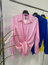 Kép betöltése a galériamegjelenítőbe: 7988 GIGI színes szatén blúz