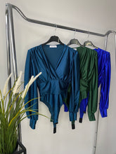 Kép betöltése a galériamegjelenítőbe: 8215 CHLOE Fényes body