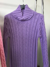 Kép betöltése a galériamegjelenítőbe: 21198 Fonott garbóruha