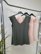 Kép betöltése a galériamegjelenítőbe: 775 DAHLIA kis fodros felső