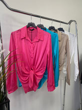 Kép betöltése a galériamegjelenítőbe: 7988 GIGI színes szatén blúz