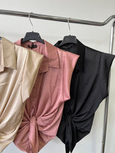 Kép betöltése a galériamegjelenítőbe: 7370 LINETT szatén felső/ blúz