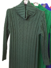 Kép betöltése a galériamegjelenítőbe: 21198 Fonott garbóruha