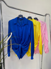 Kép betöltése a galériamegjelenítőbe: 7988 GIGI színes szatén blúz