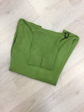 Kép betöltése a galériamegjelenítőbe: BASIC garbó pulóver / 9076