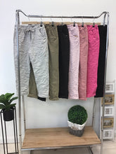 Kép betöltése a galériamegjelenítőbe: VANDA gyűrt nadrág 7373/1318