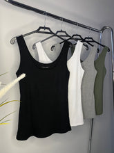 Kép betöltése a galériamegjelenítőbe: 071 BASIC VASTAG PÁNTOS trikó