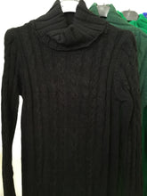 Kép betöltése a galériamegjelenítőbe: 21198 Fonott garbóruha