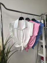 Kép betöltése a galériamegjelenítőbe: 7370 LINETT szatén felső/ blúz