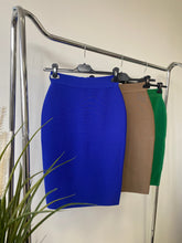 Kép betöltése a galériamegjelenítőbe: 9636 NATUR Alakformáló szoknya