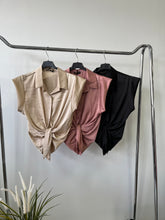 Kép betöltése a galériamegjelenítőbe: 7370 LINETT szatén felső/ blúz