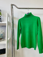 Kép betöltése a galériamegjelenítőbe: BASIC garbó pulóver / 9076