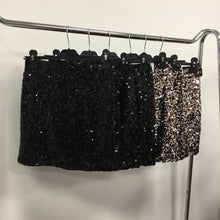 Kép betöltése a galériamegjelenítőbe: 1026 Flitteres miniszoknya