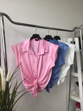 Kép betöltése a galériamegjelenítőbe: 7370 LINETT szatén felső/ blúz