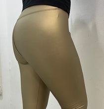 Kép betöltése a galériamegjelenítőbe: Műbőr leggings/ 3070