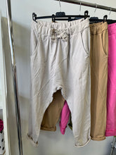 Kép betöltése a galériamegjelenítőbe: 3458 Ülepes pamut nadrág