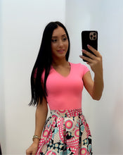 Kép betöltése a galériamegjelenítőbe: 27347 V nyakú rövidujjú felső