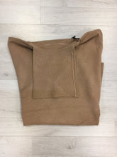 Kép betöltése a galériamegjelenítőbe: BASIC garbó pulóver / 9076