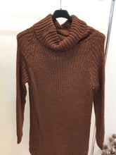 Kép betöltése a galériamegjelenítőbe: 302 CAROLINA kötött pulóver