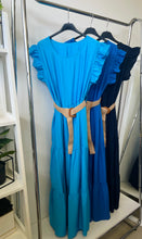 Kép betöltése a galériamegjelenítőbe: 24609 MANGÓ fodros vászon maxi ruha övvel
