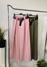 Kép betöltése a galériamegjelenítőbe: 33206 MIA bőszárú nadrág
