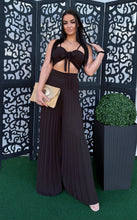 Kép betöltése a galériamegjelenítőbe: 10159 ALIANA top + pliszírozott nadrág szett
