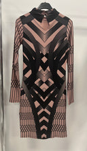 Kép betöltése a galériamegjelenítőbe: 20524 LIZA strasszköves mintás ruha
