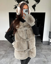 Kép betöltése a galériamegjelenítőbe: 40619 STELLA mellény
