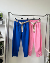 Kép betöltése a galériamegjelenítőbe: 7048/52693 HAILEY gombos szárú nadrág
