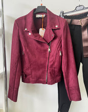 Kép betöltése a galériamegjelenítőbe: 8652 METTA velúr hatású átmeneti kabát
