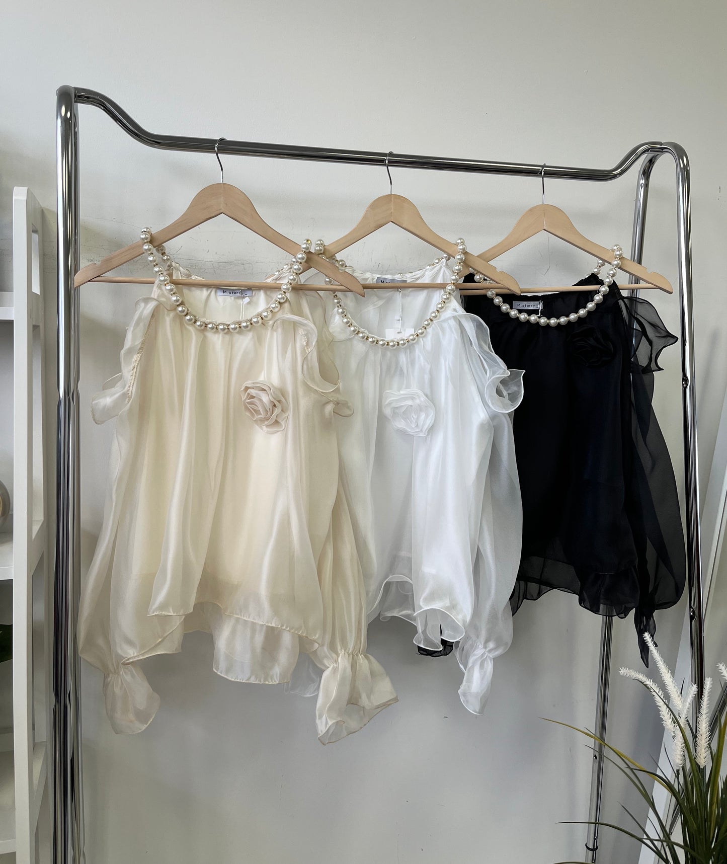 0107 MANDY teklagyöngyös organza blúz
