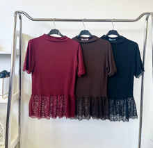 Kép betöltése a galériamegjelenítőbe: 60353 SYLVIA csipke aljú felső
