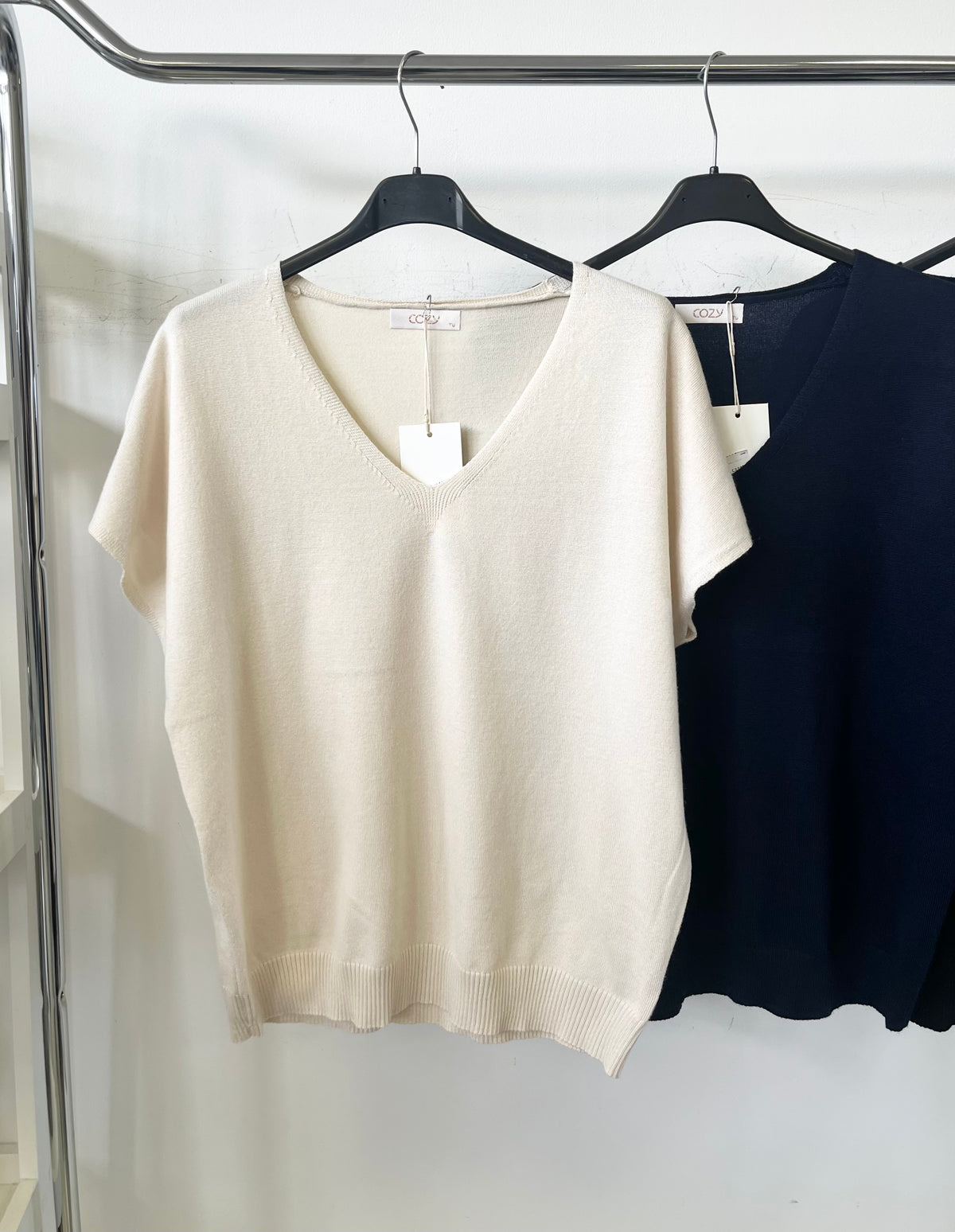 022 ISABELLA vékony gépi kötött V nyakú felső