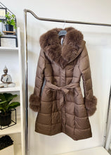 Kép betöltése a galériamegjelenítőbe: 8839 LORA steppelt műszormés téli kabát
