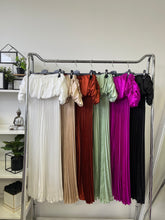 Kép betöltése a galériamegjelenítőbe: 10102 BETTA szatén nadrág+top szett
