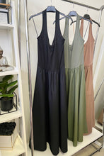 Kép betöltése a galériamegjelenítőbe: 18919 MOLLY nyakba akasztós vászon szoknyás ruha
