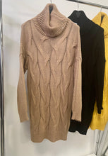 Kép betöltése a galériamegjelenítőbe: CORY kötött ruha
