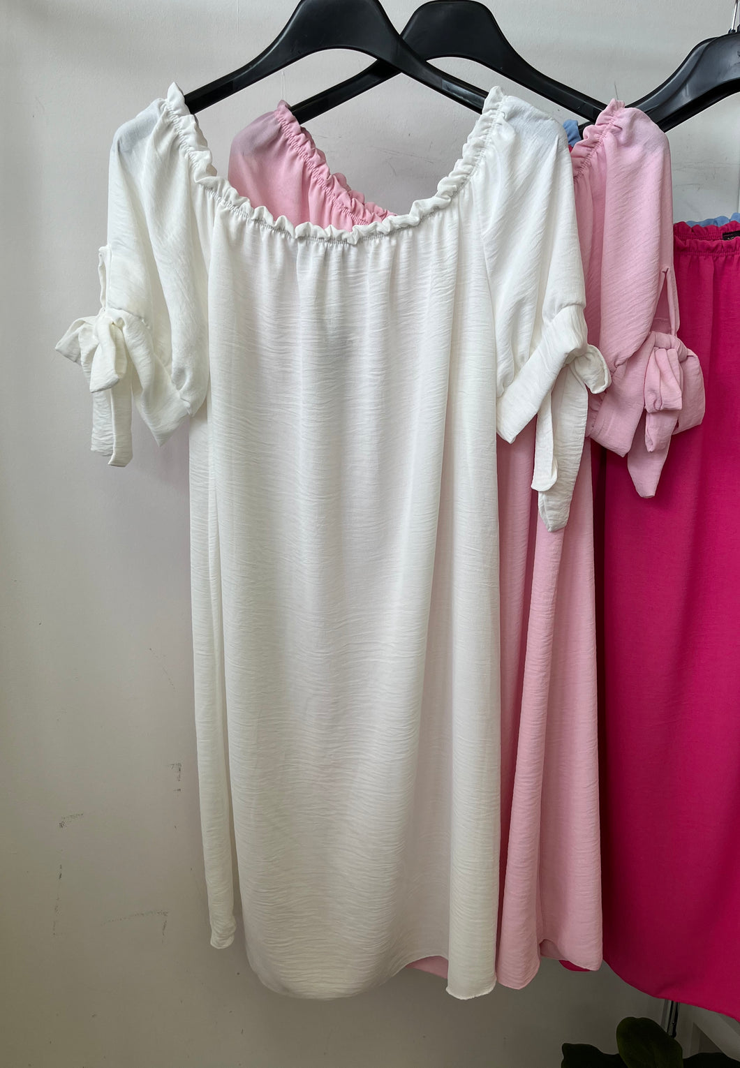 10688 KATY gumis vállú ruha