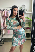 Kép betöltése a galériamegjelenítőbe: 1079 ANDREA virágos hidegselyem türkiz ruha

