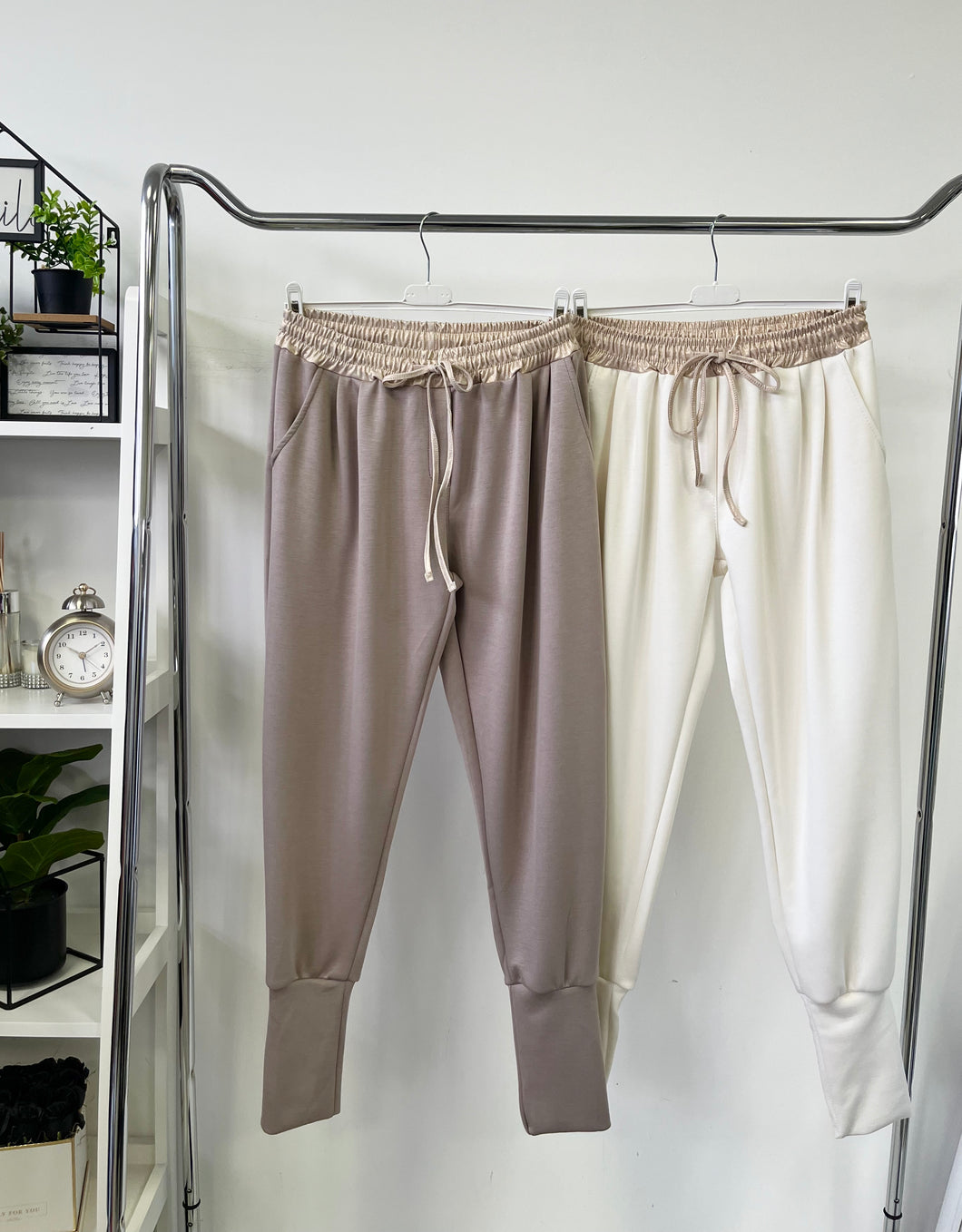 63360 MIA gumis derekú nadrág